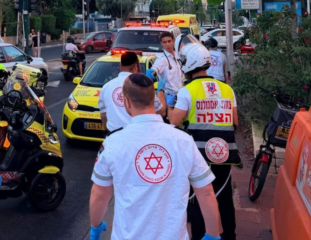 רמת גן: רוכב קורקינט חשמלי פונה במצב בינוני לאחר תאונת דרכים