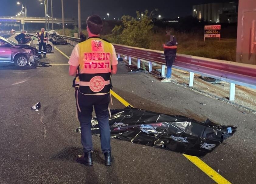 כביש 20: נקבע מותו של גבר כבן 40 ושלושה נפגעים פונו במצבי פציעה שונים לאחר תאונת דרכים