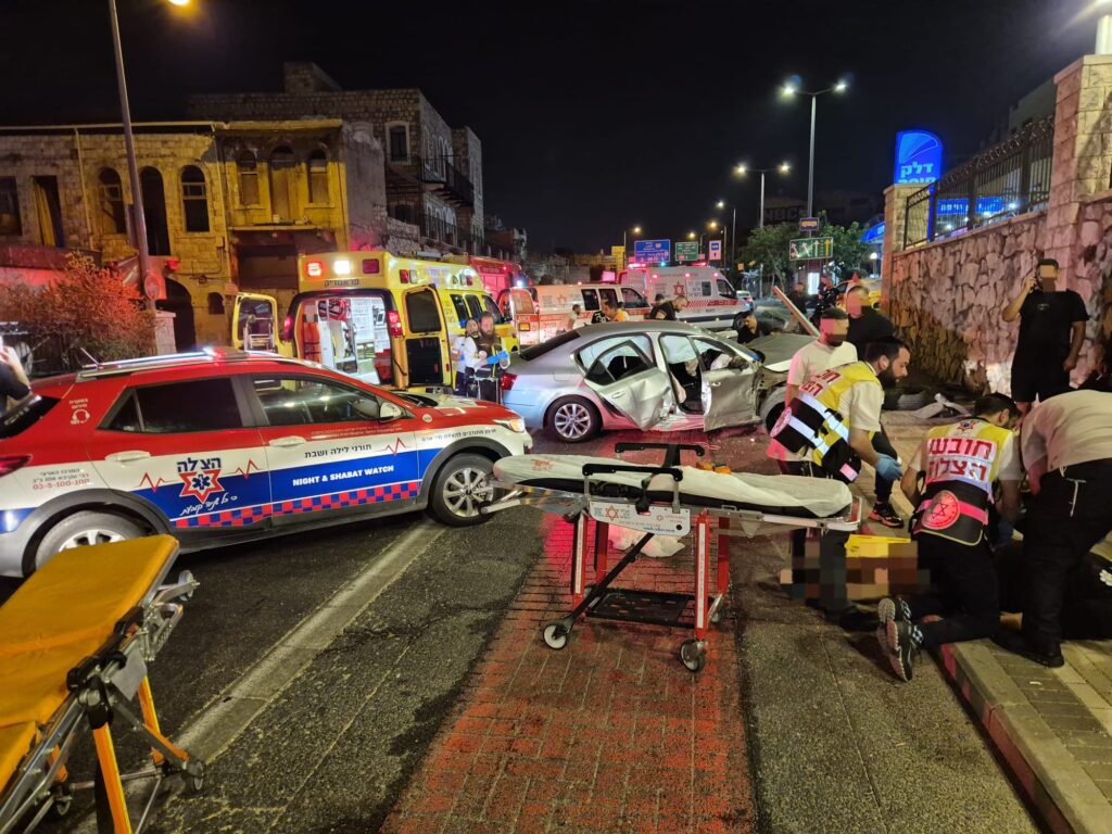 חיפה: שלושה נפגעים פונו במצב בינוני וקל לאחר תאונת דרכים