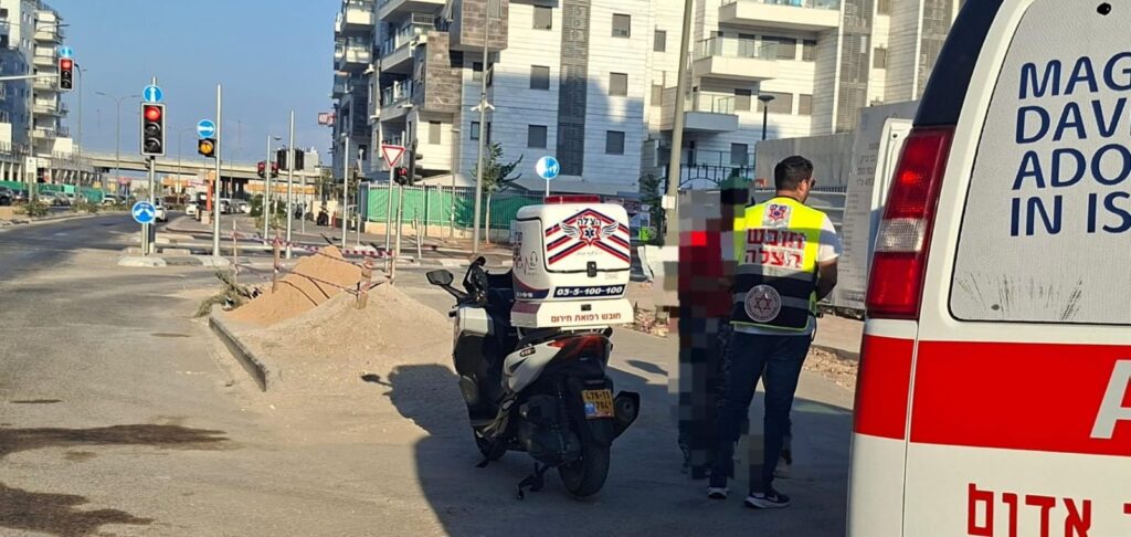 בני ברק: רוכב אופניים חשמליים פונה במצב בינוני לאחר תאונת דרכים