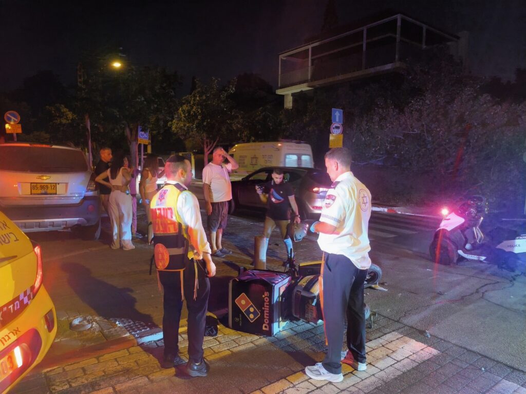 תל אביב: רוכב אופנוע פונה במצב בינוני לאחר תאונת דרכים