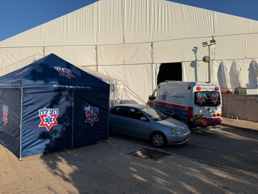 מתנדבי הצלה מאבטחים את אלפי השוהים במירון במסגרת מסע הקודש "לבקר בהיכלו" של חסידות וויזשניץ מאנסי