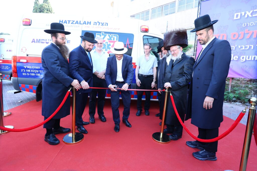 גזירת סרט אדום לאמבולנס החדש