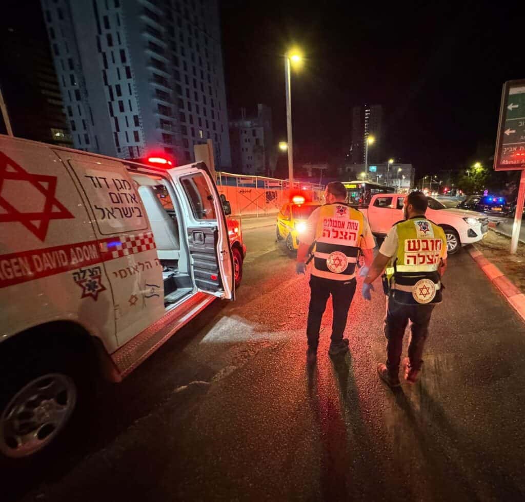 תל אביב: רוכב קורקינט חשמלי פונה במצב קשה לאחר תאונת דרכים