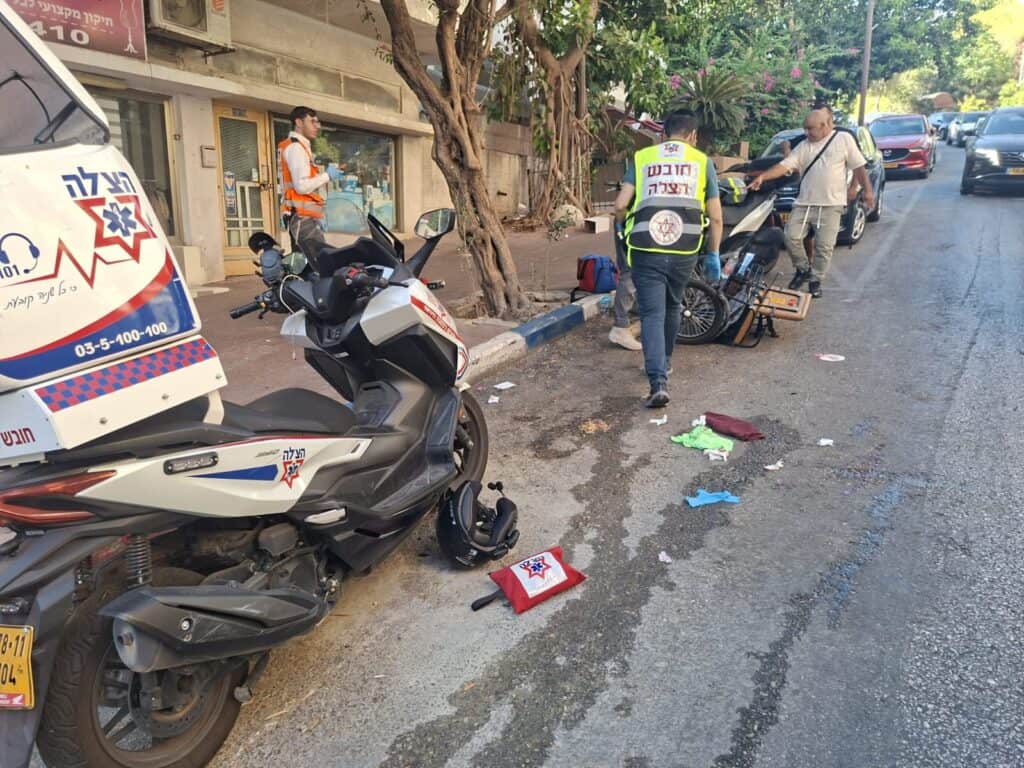 רמת גן: רוכבת תלת אופן פונתה במצב בינוני לאחר שהתהפכה