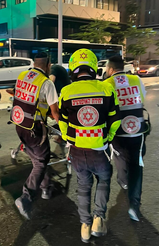 בני ברק: רוכב קורקינט חשמלי פונה במצב בינוני לאחר תאונת דרכים