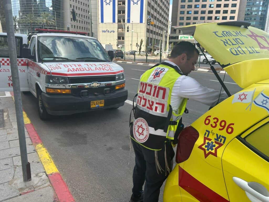 רמת גן: פועל פונה במצב בינוני לאחר תאונת עבודה