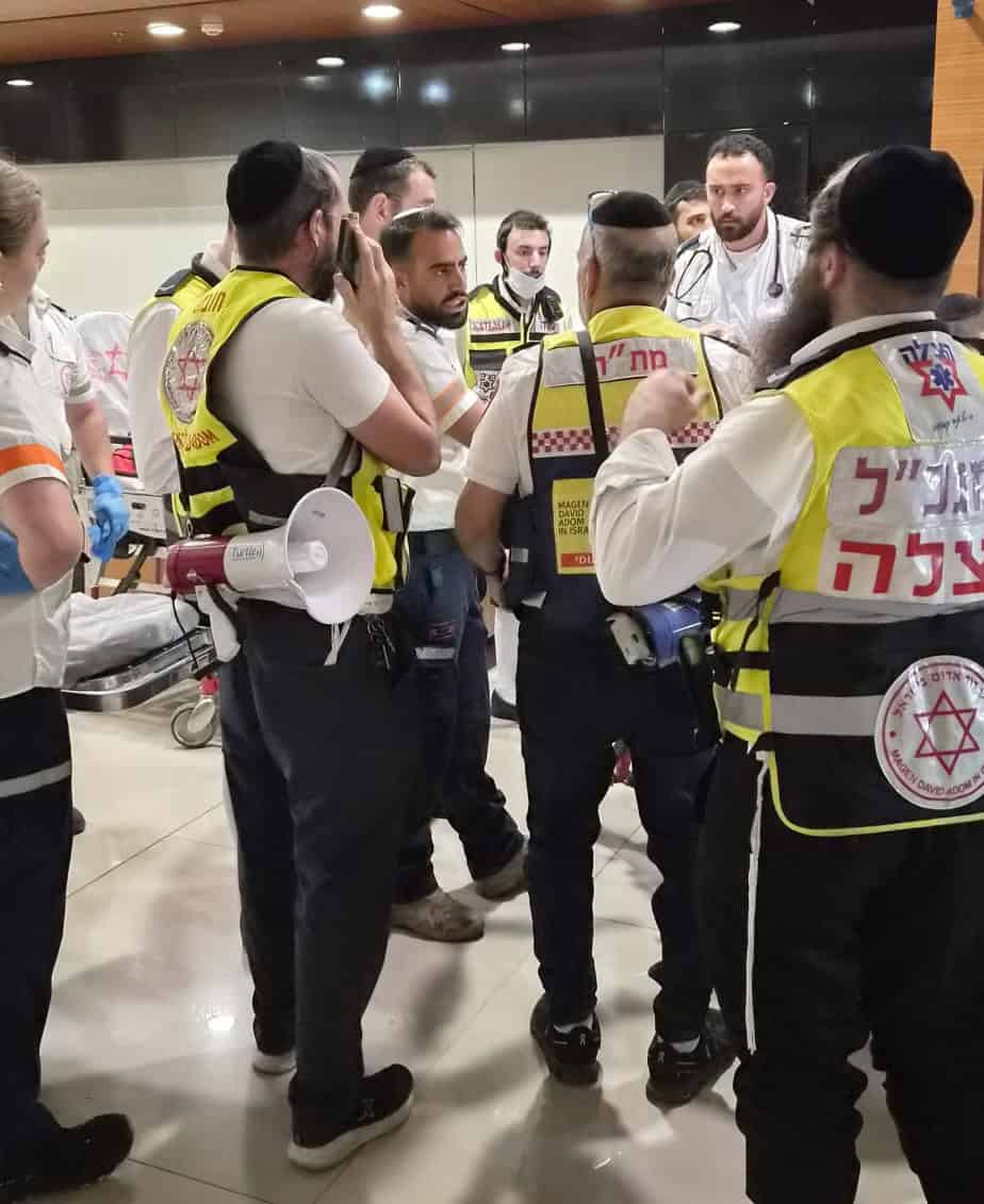 שריפה בבני ברק: 24 נפגעים פונו לבית החולים, בהם 2 במצב קשה ו4 במצב בינוני