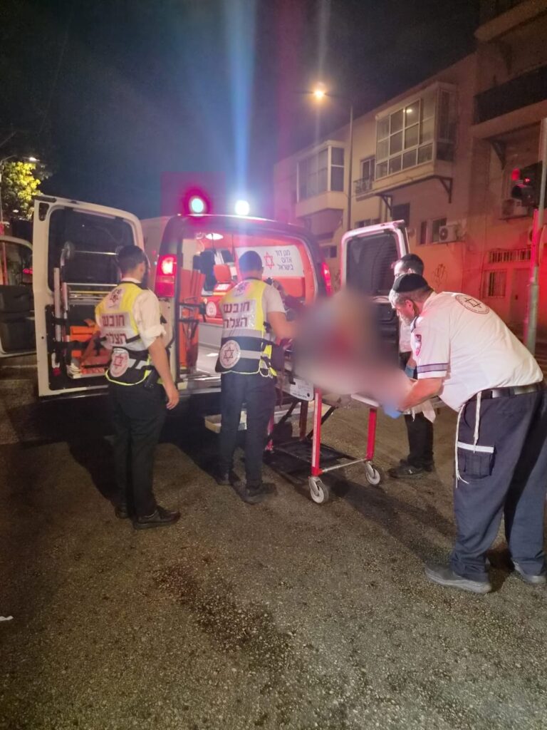 תל אביב: רוכב אופניים פונה במצב בינוני לאחר תאונת דרכים