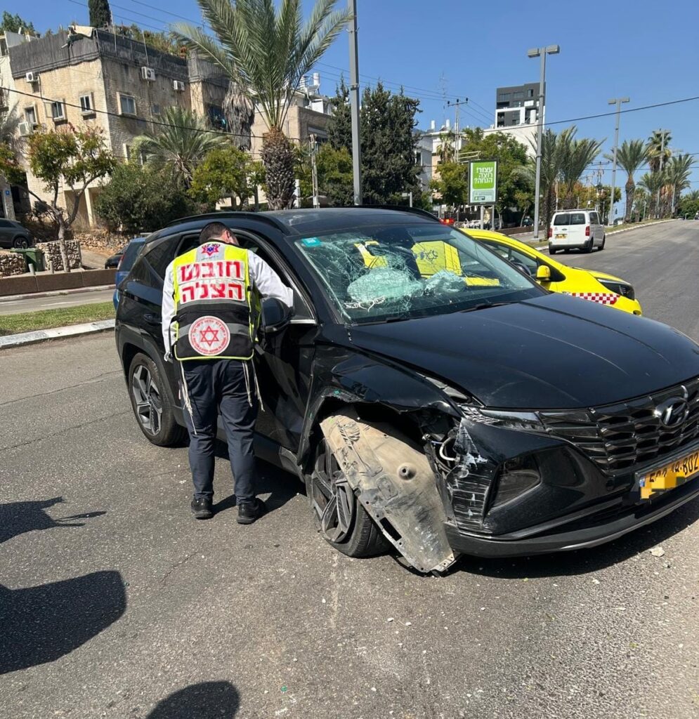 תל אביב: נהגת בת 45 פונתה במצב בינוני לאחר תאונת דרכים