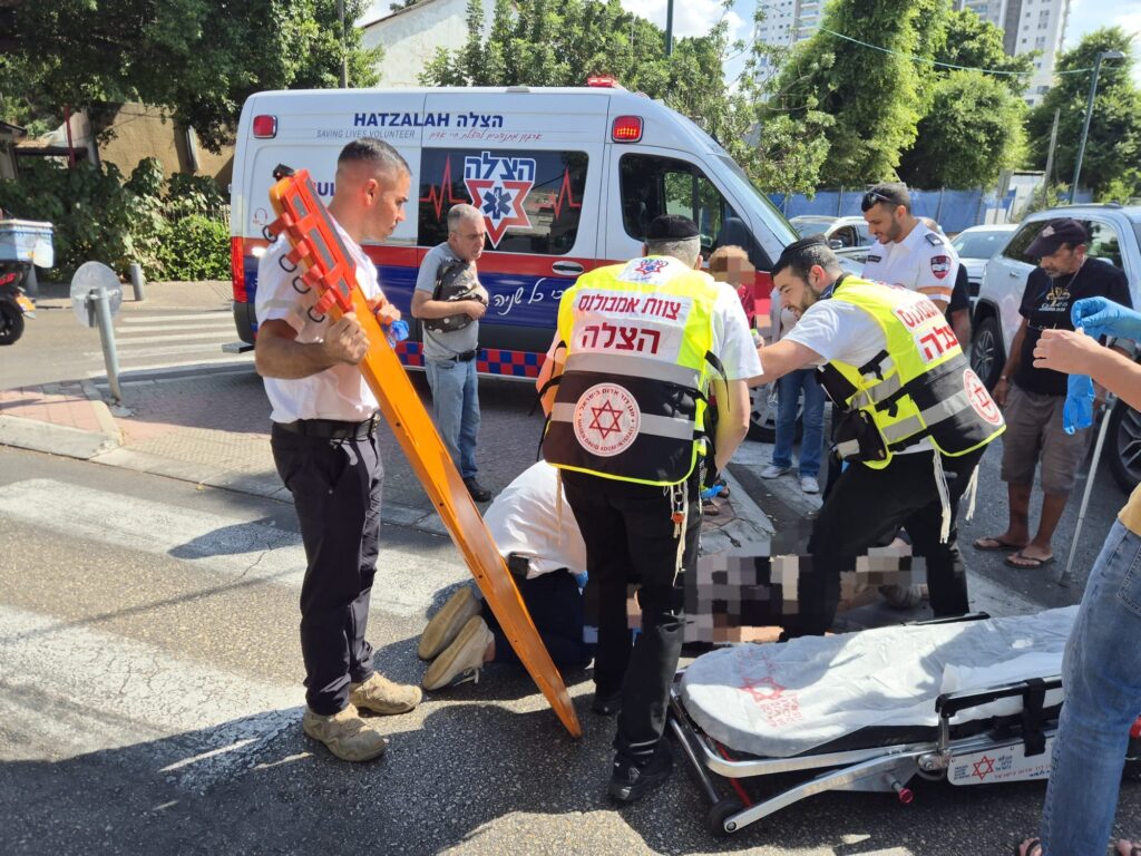 רמת גן: הולך רגל כבן 70 פונה במצב בינוני לאחר שנפגע מרכב